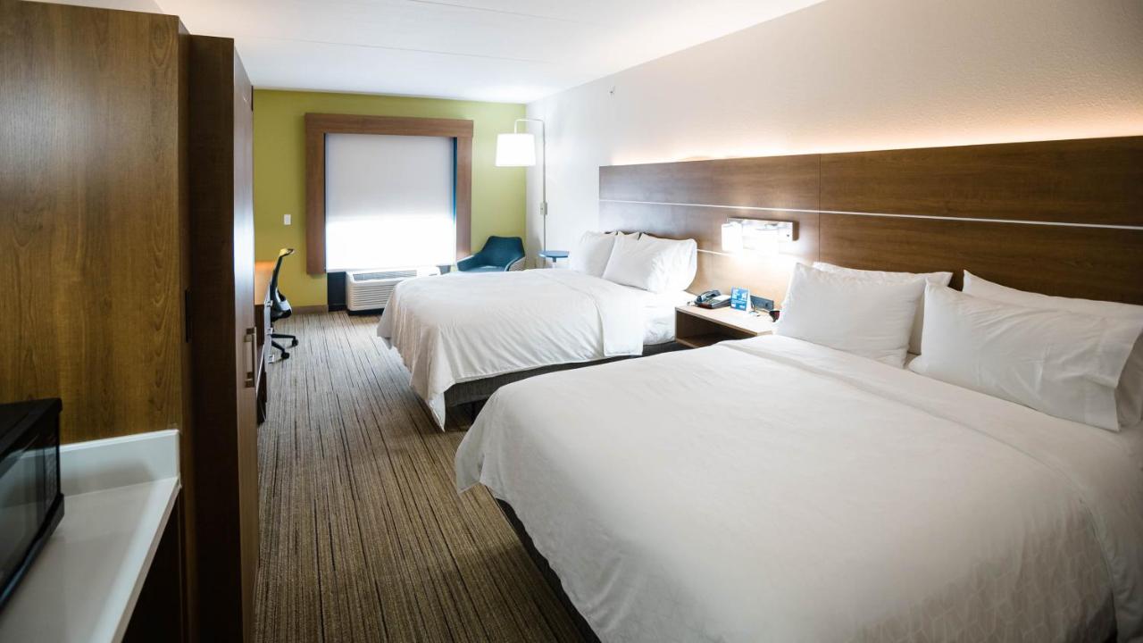 Queen Room with Two Queen Beds - Disability Access at Holiday Inn Express & Suites Knoxville-Farragut by IHG