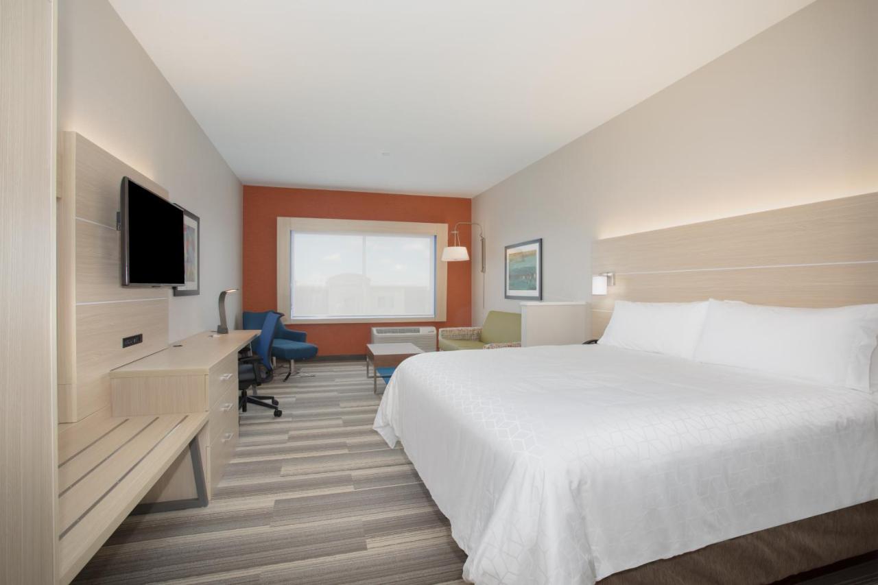 King Suite - Non-Smoking at Holiday Inn Express & Suites Denver Ne - Brighton by IHG
