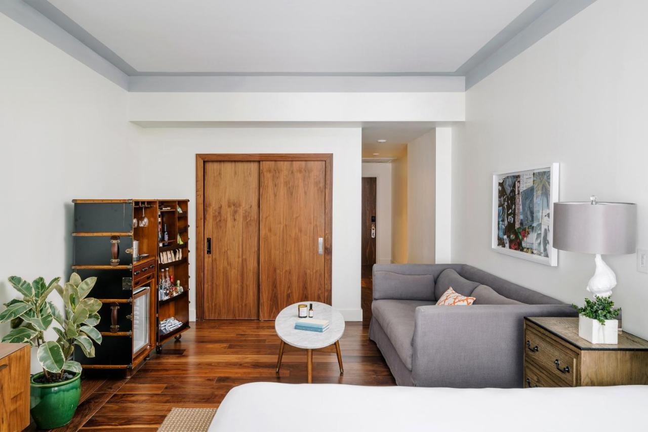 King Room Deluxe Ocean Front at Nautilus Sonesta Miami Beach