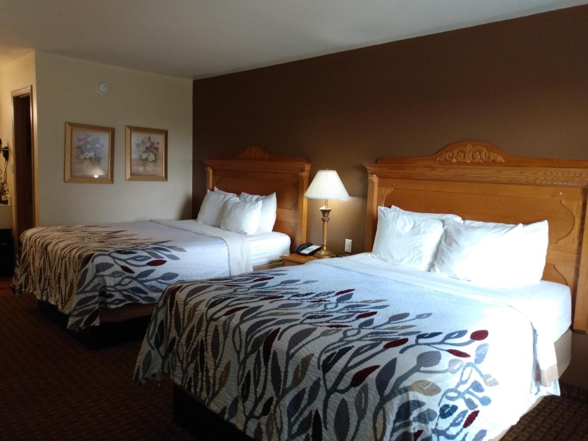 Queen Room with Two Queen Beds at Gazebo Inn