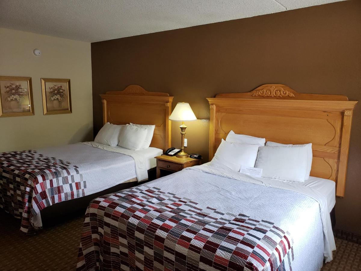Queen Room with Two Queen Beds at Gazebo Inn