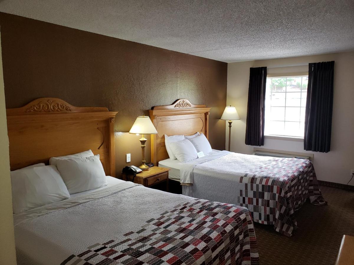 Queen Room with Two Queen Beds at Gazebo Inn