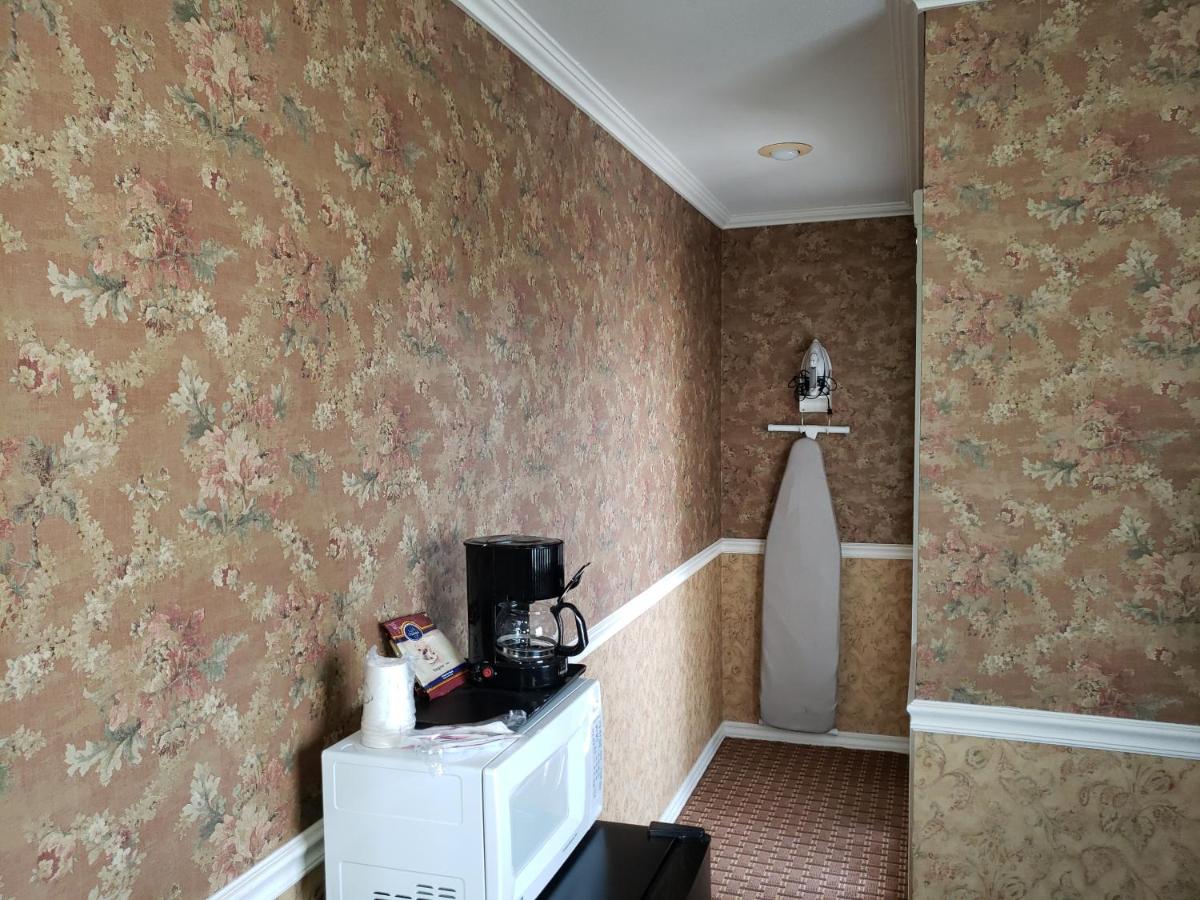 Deluxe Suite with Spa Bath at Gazebo Inn