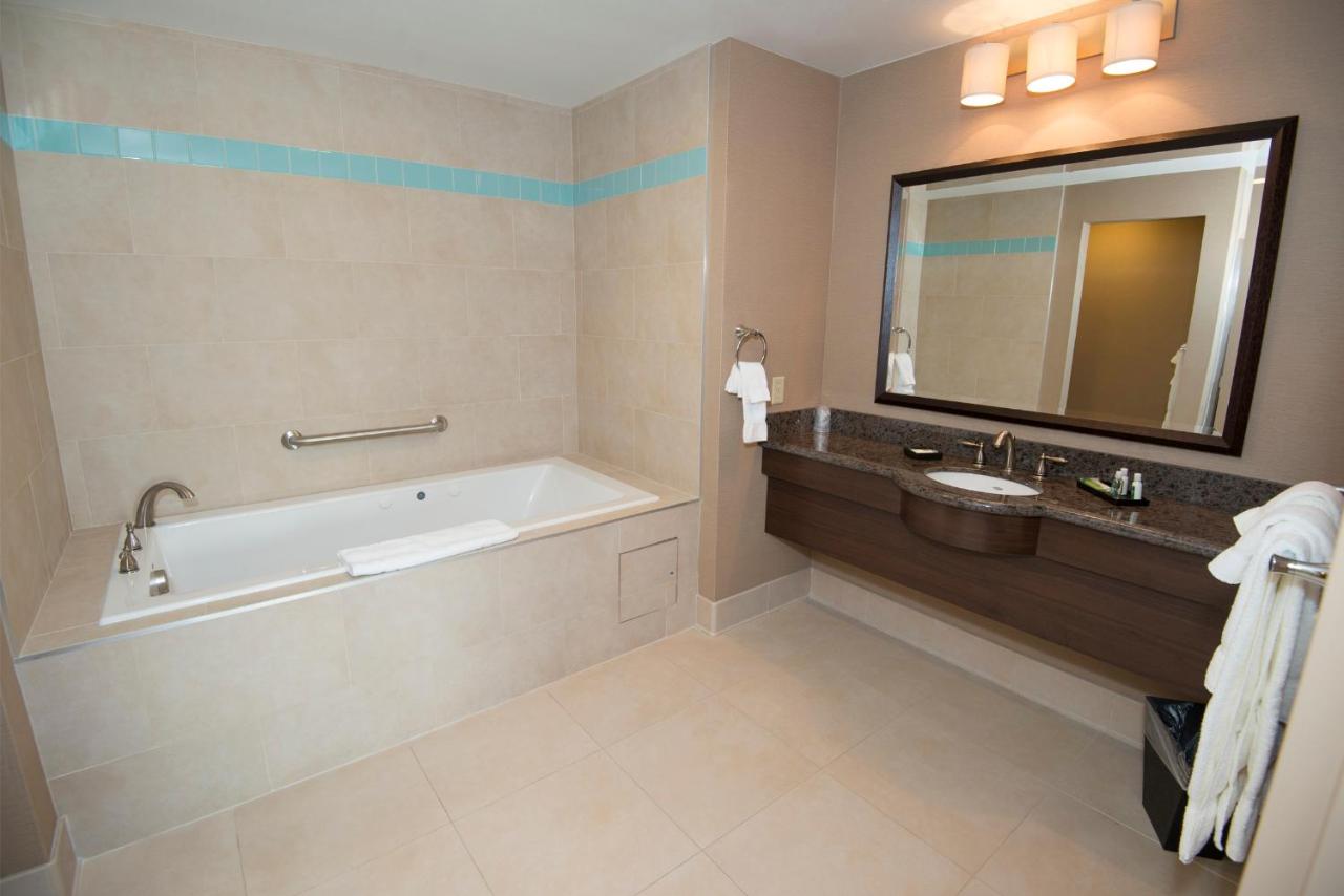 One-Bedroom Suite at Win-River Resort & Casino