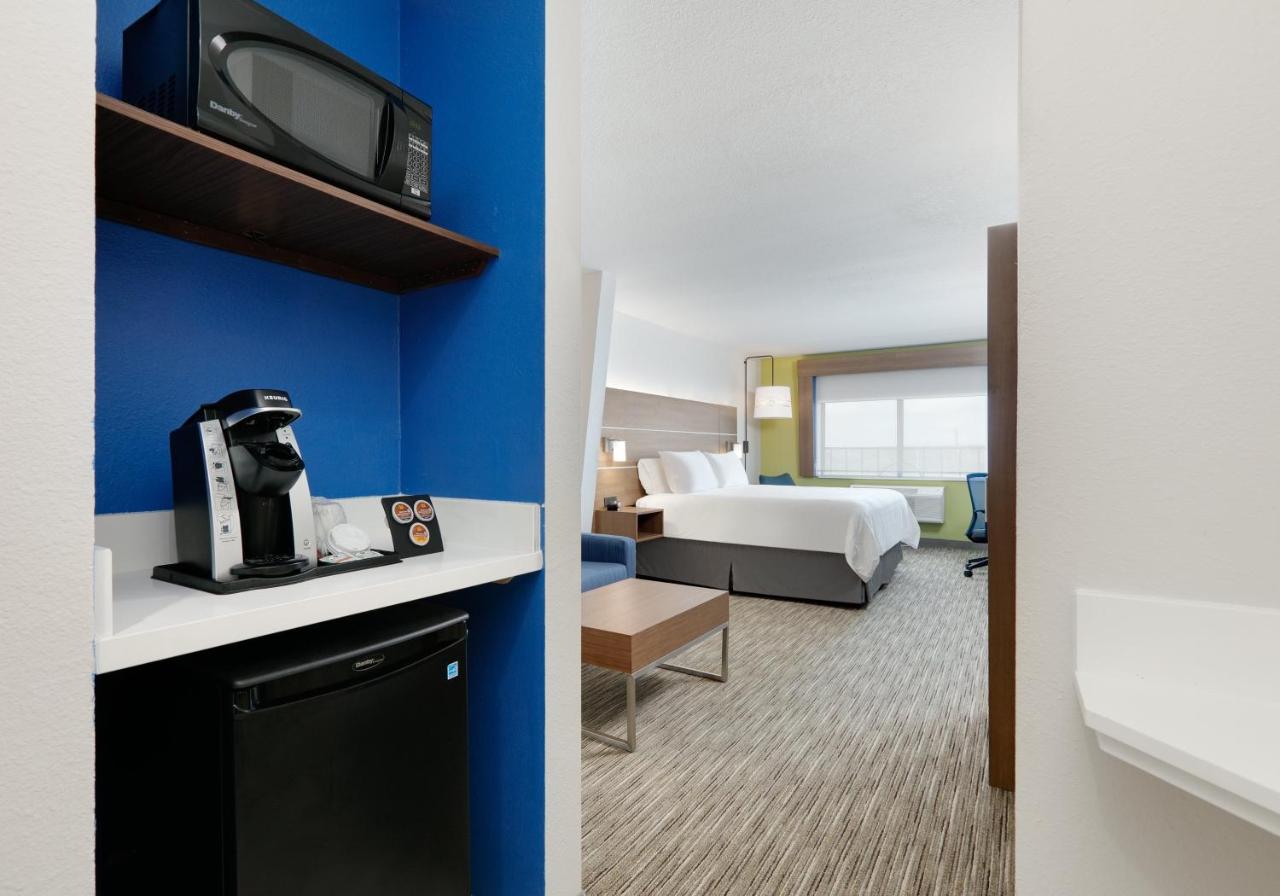 King Suite at Holiday Inn Express & Suites San Antonio NW near SeaWorld by IHG