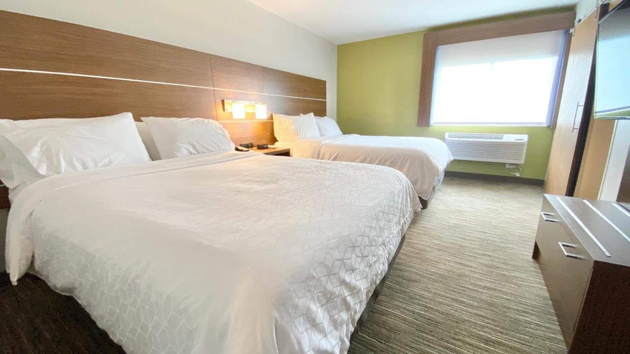 Queen Suite with Two Queen Beds at Holiday Inn Express Hotel & Suites Park City by IHG
