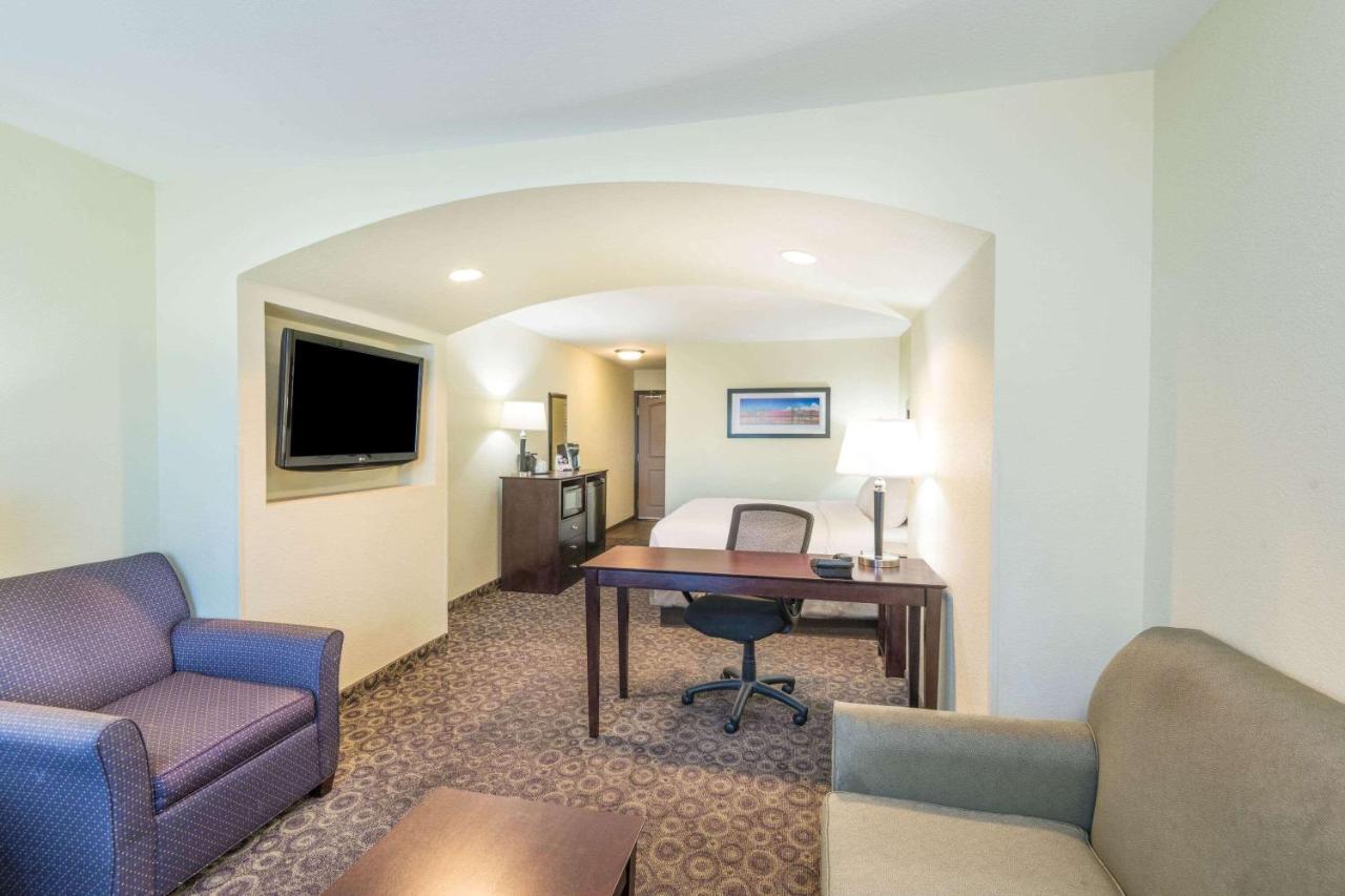 King Room at La Quinta Inn & Suites by Wyndham Las Vegas Airport South
