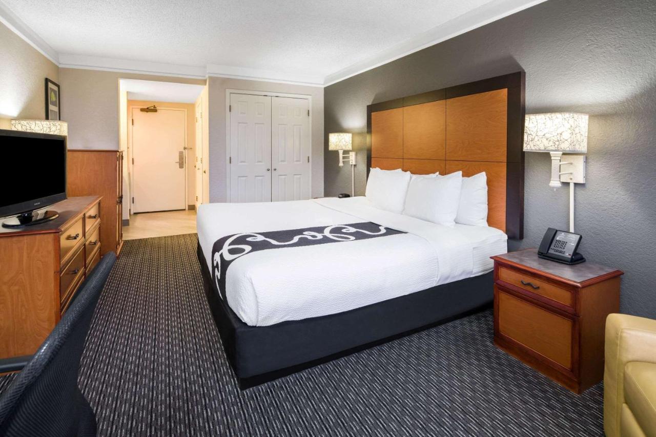 King Room at La Quinta Inn & Suites by Wyndham Buena Park