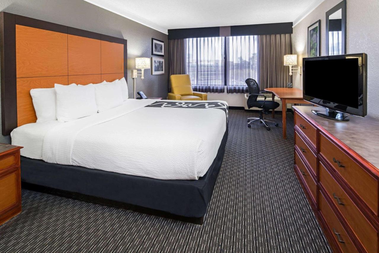 King Room at La Quinta Inn & Suites by Wyndham Buena Park