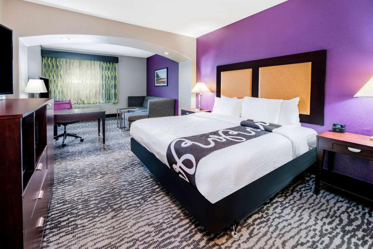 Executive King Room at La Quinta Inn & Suites by Wyndham DFW Airport West - Bedford