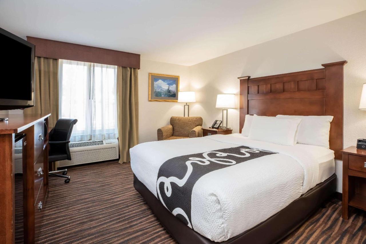 Standard Queen Room at La Quinta Inn by Wyndham Bend