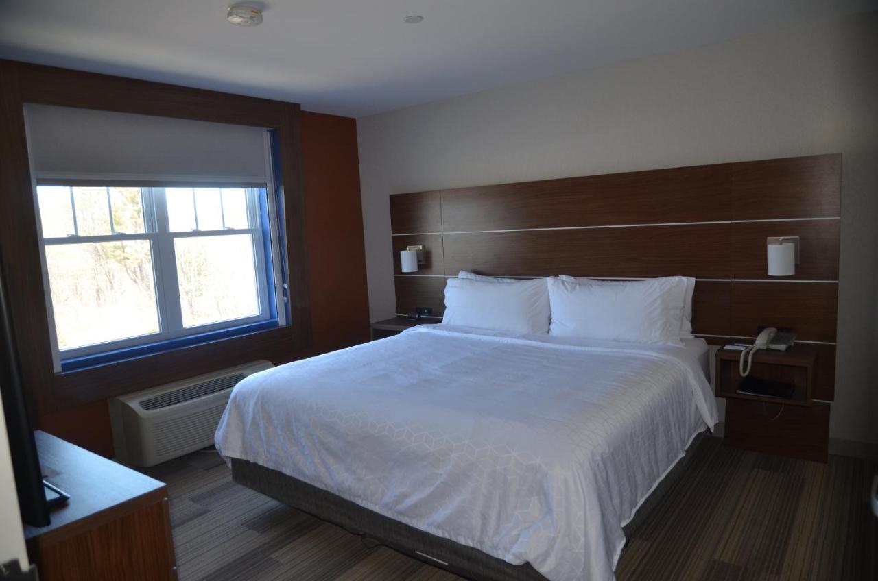 Executive Suite - Non-Smoking at Holiday Inn Express & Suites Rochester by IHG