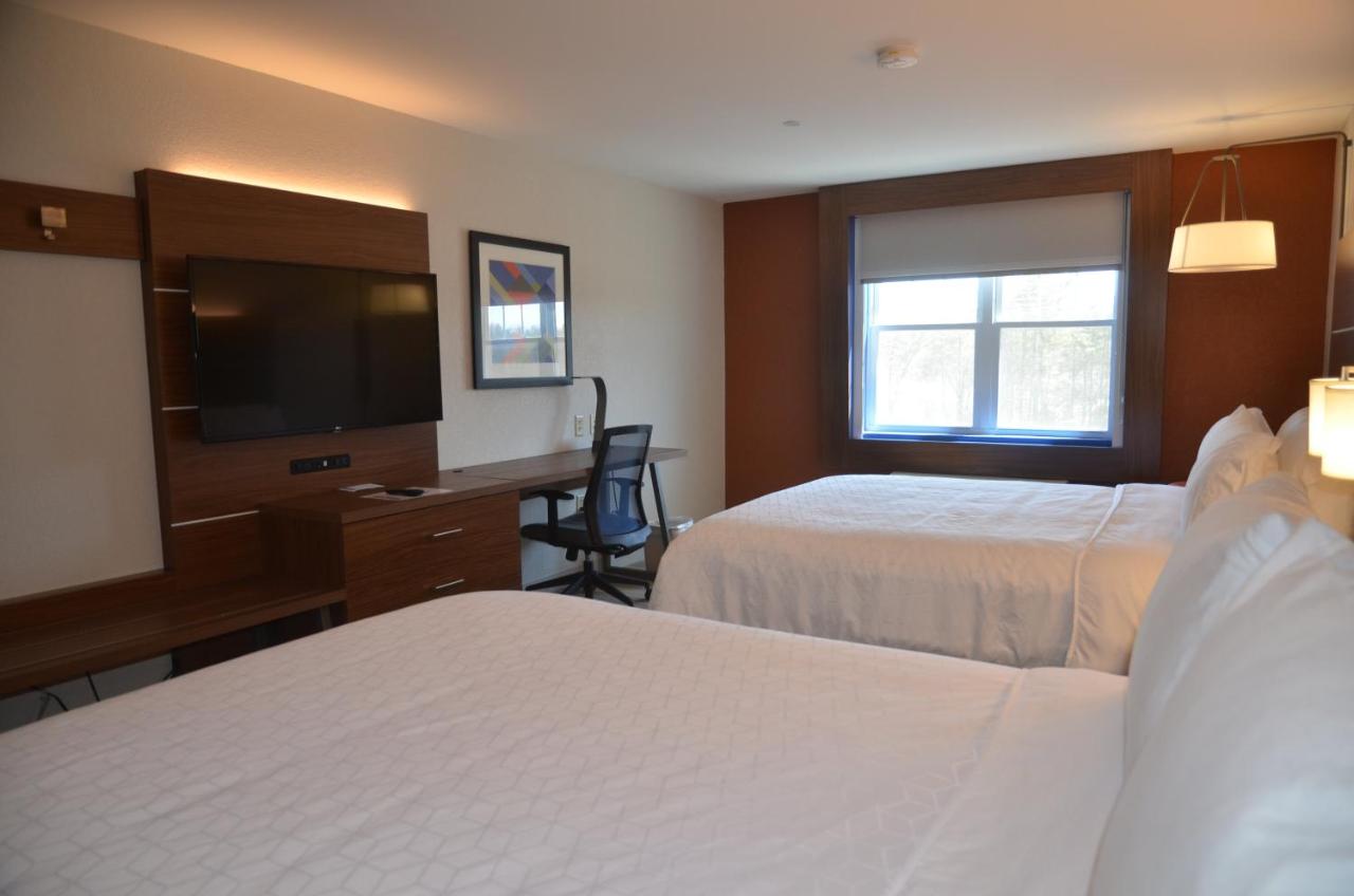 Queen Room with Two Queen Beds - Non-Smoking at Holiday Inn Express & Suites Rochester by IHG