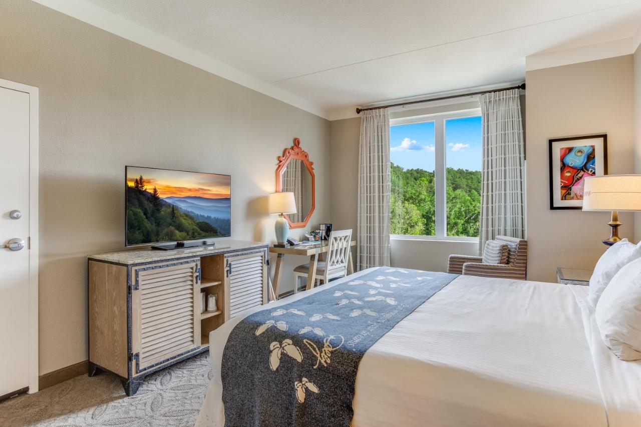 Deluxe King Room at Dollywood's DreamMore Resort