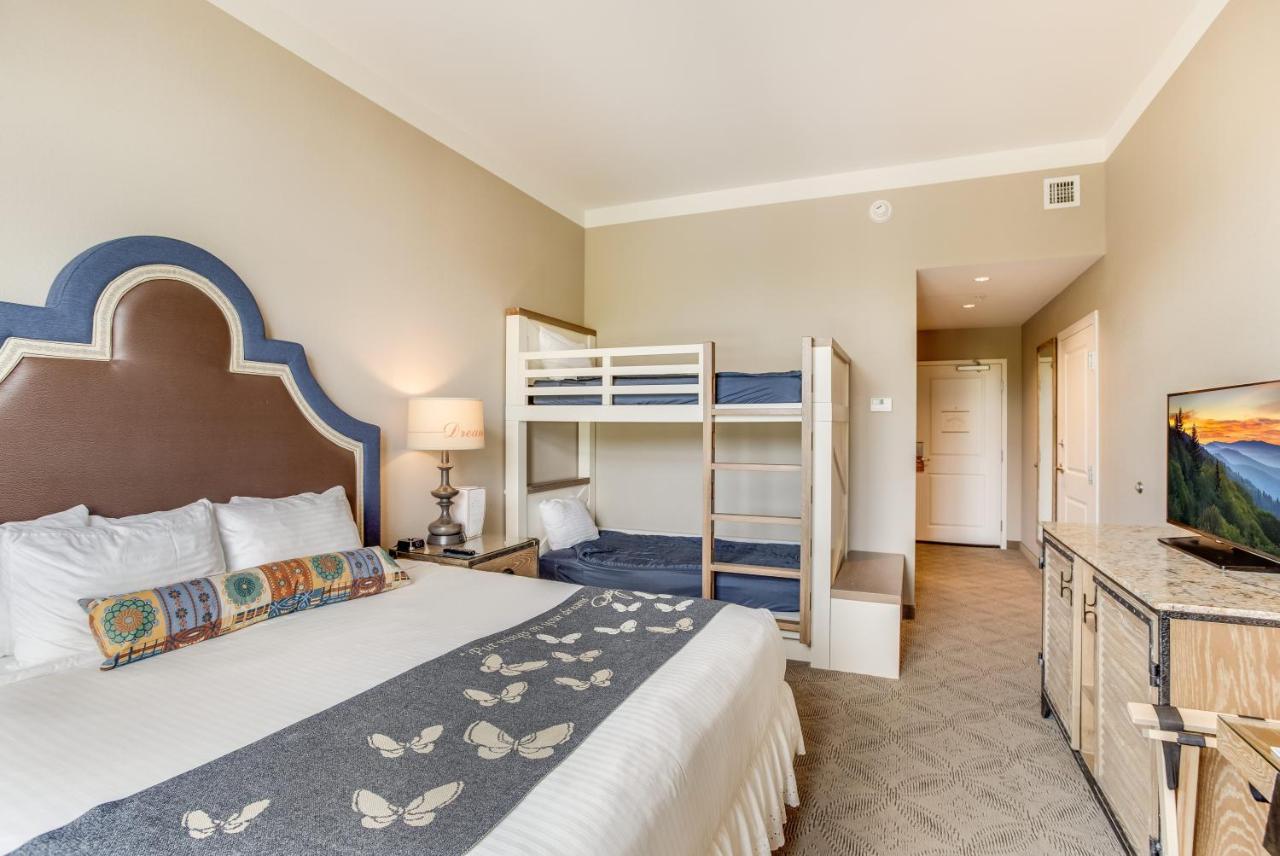 King Room with Bunk Bed at Dollywood's DreamMore Resort