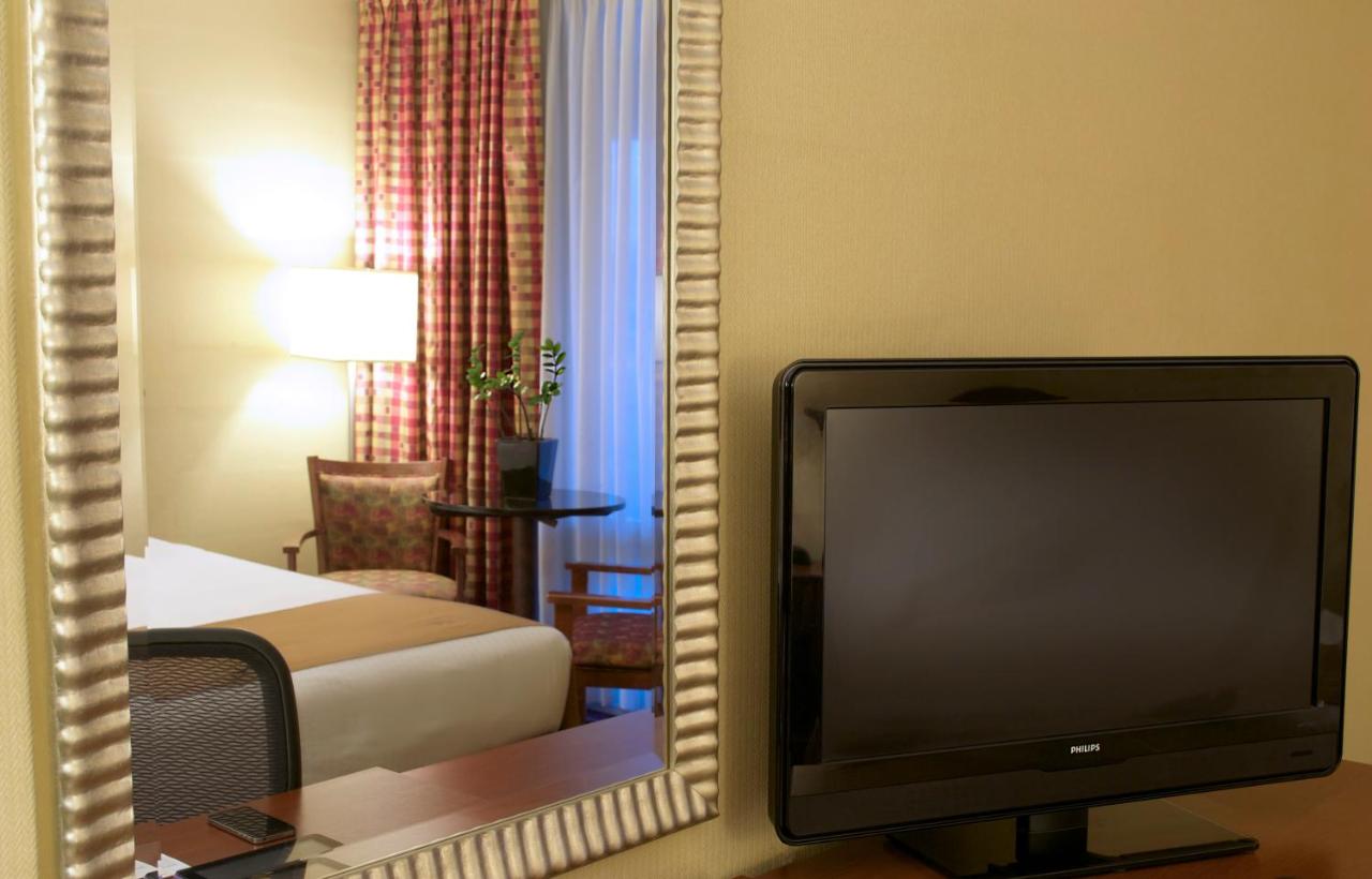 Double Room with Two Double Beds - Disability Access - Non-Smoking at West Gate Inn Nyack