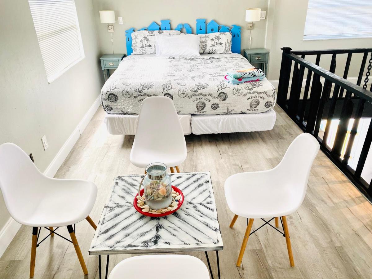 Deluxe King Suite at Sun Deck Inn and Suites
