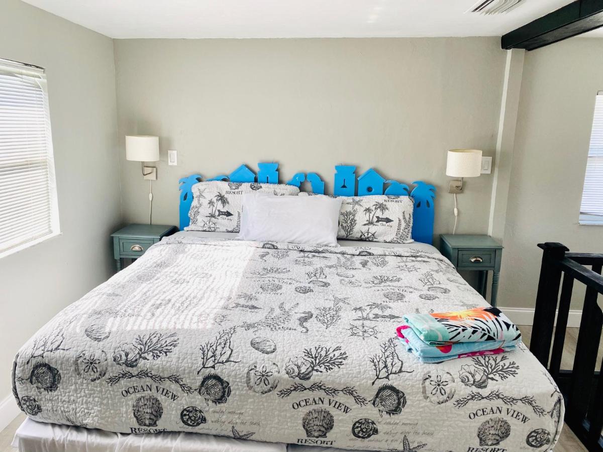 Deluxe King Suite at Sun Deck Inn and Suites