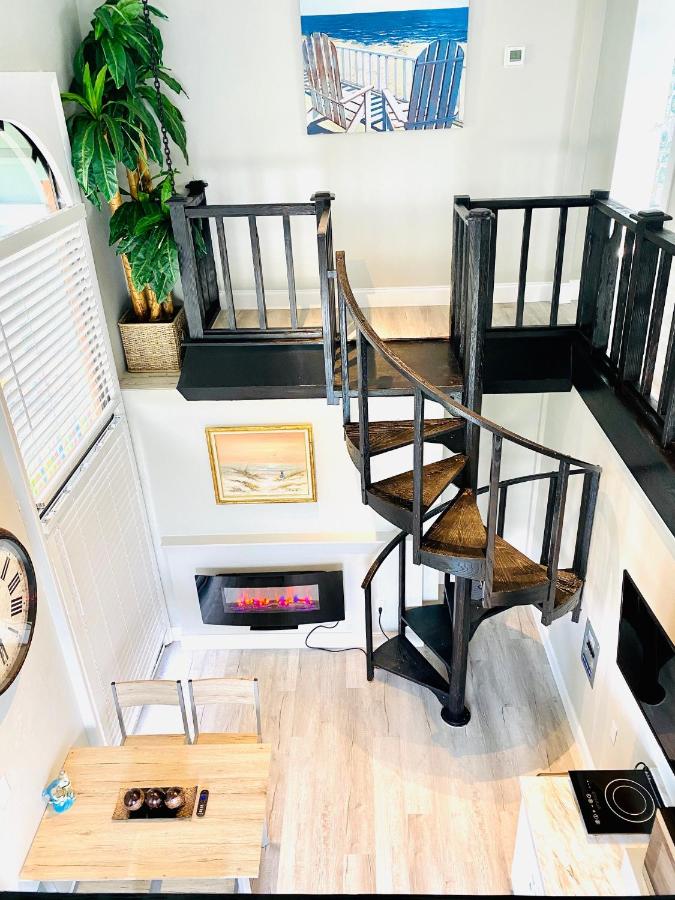 Deluxe King Suite at Sun Deck Inn and Suites