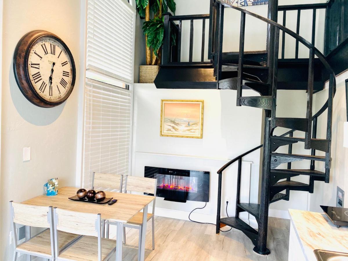 Deluxe King Suite at Sun Deck Inn and Suites