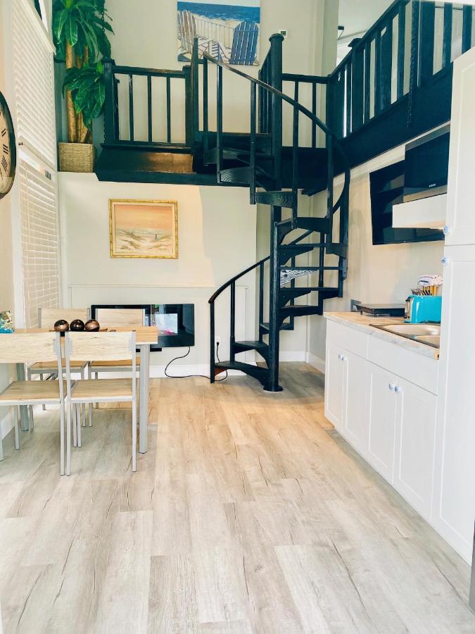 Deluxe King Suite at Sun Deck Inn and Suites