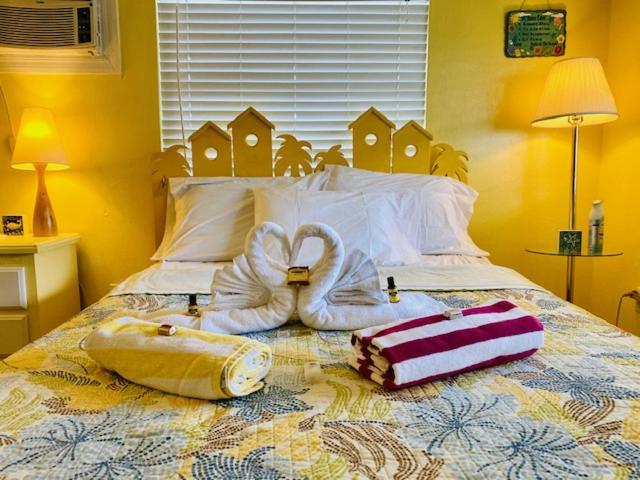 Deluxe Queen Room at Sun Deck Inn and Suites