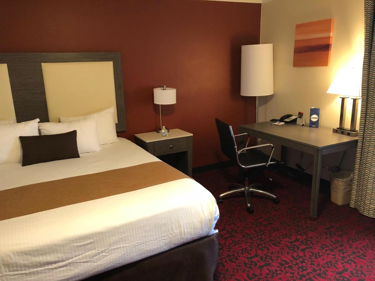 Leisure Suite at Baymont by Wyndham Chicago/Alsip