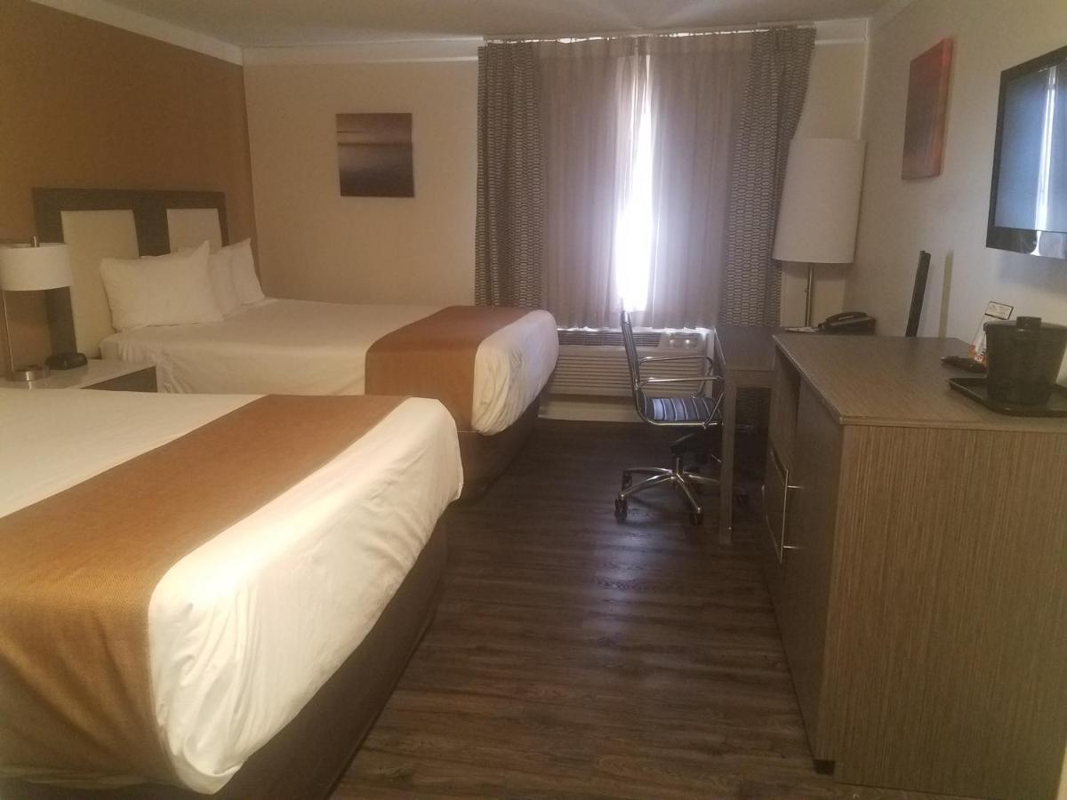 Queen Room with Two Queen Beds - Pet Friendly/Non-Smoking at Baymont by Wyndham Chicago/Alsip