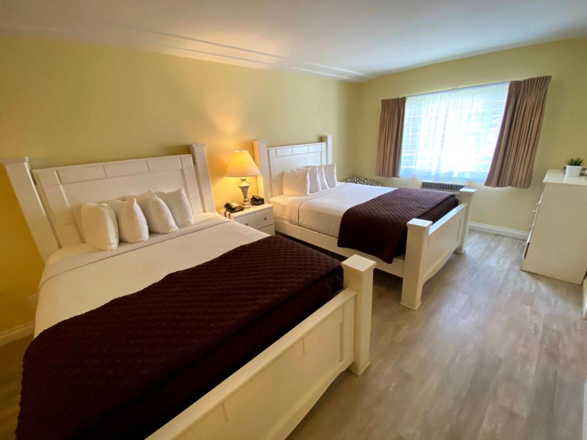 Executive Two Queen with Kitchen at Hollywood Celebrity Hotel