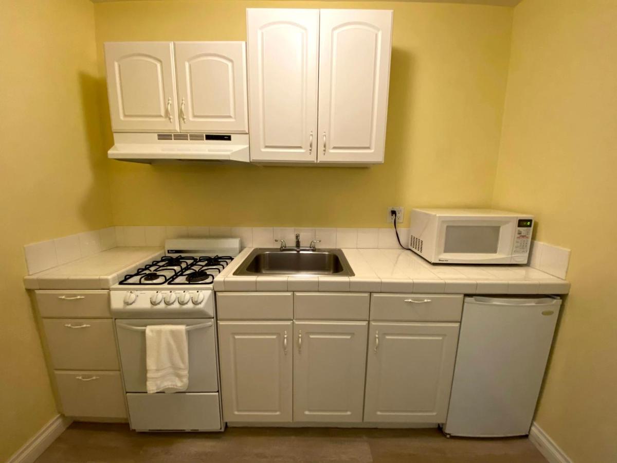 Executive Two Queen with Kitchen at Hollywood Celebrity Hotel