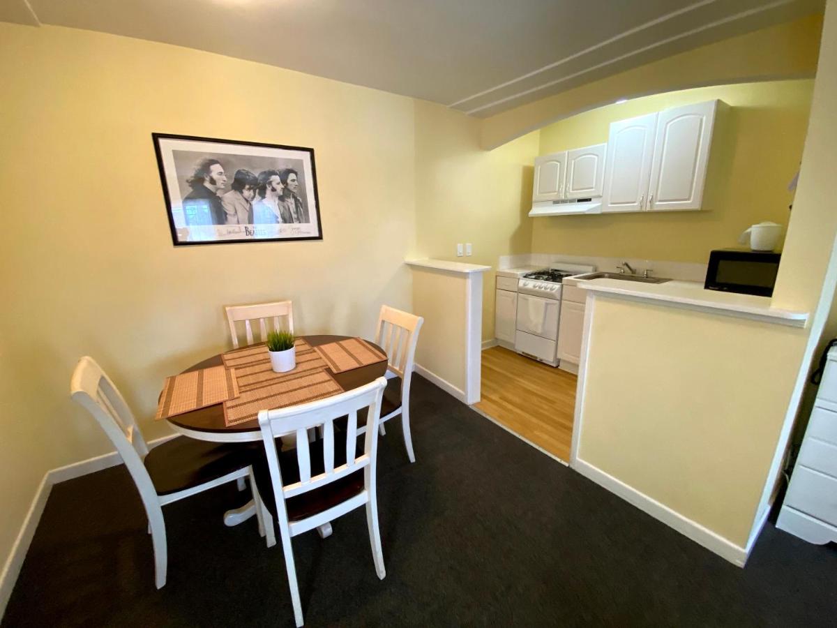 Deluxe King & Queen Suite at Hollywood Celebrity Hotel