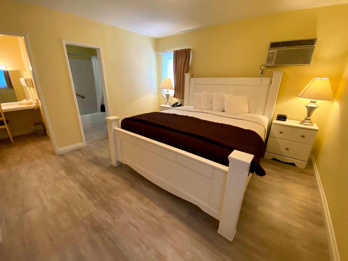 Deluxe King Room with Two King Beds at Hollywood Celebrity Hotel