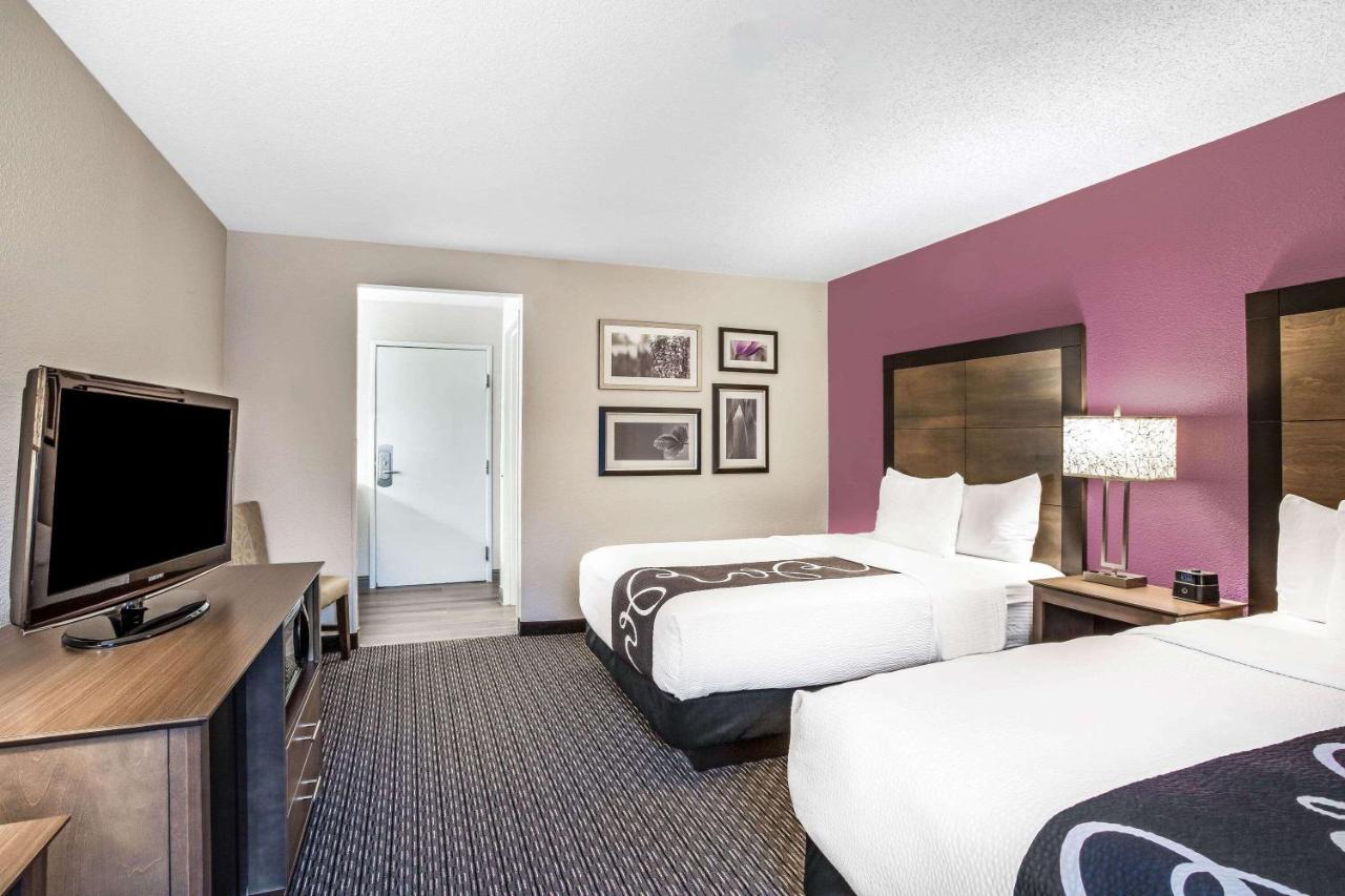 Deluxe Double Room with Two Double Beds at La Quinta Inn & Suites by Wyndham Hartford - Bradley Airport