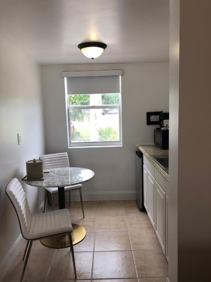 Two-Bedroom Suite - Free Parking at Beach Place Hotel