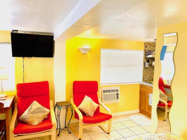 Standard Queen Room with Two Queen Beds at Sun Deck Inn and Suites