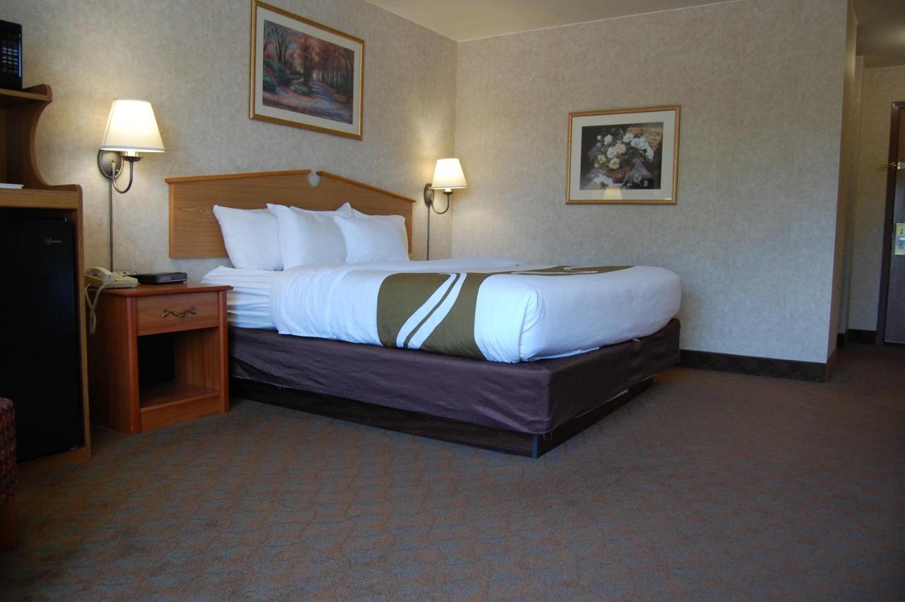 King Suite - Smoking at Quality Inn
