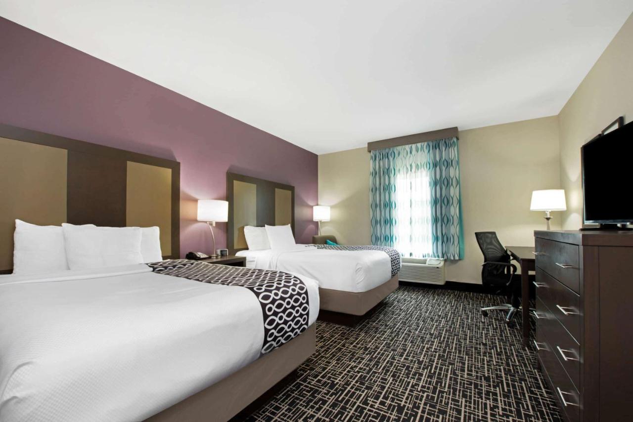 Queen Room with Two Queen Beds at La Quinta Inn & Suites by Wyndham Lake Charles - Westlake