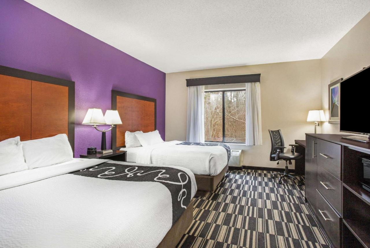 Queen Room with Two Queen Beds at La Quinta Inn & Suites by Wyndham Norwich-Plainfield-Casino
