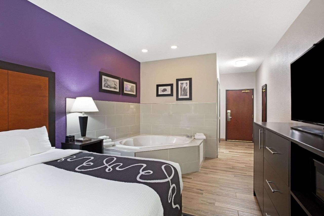Deluxe Single Room at La Quinta Inn & Suites by Wyndham Norwich-Plainfield-Casino