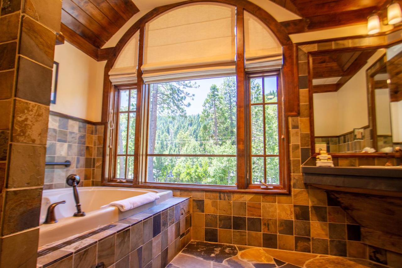 King Suite with Mountain View - McKinney at West Shore Cafe and Inn