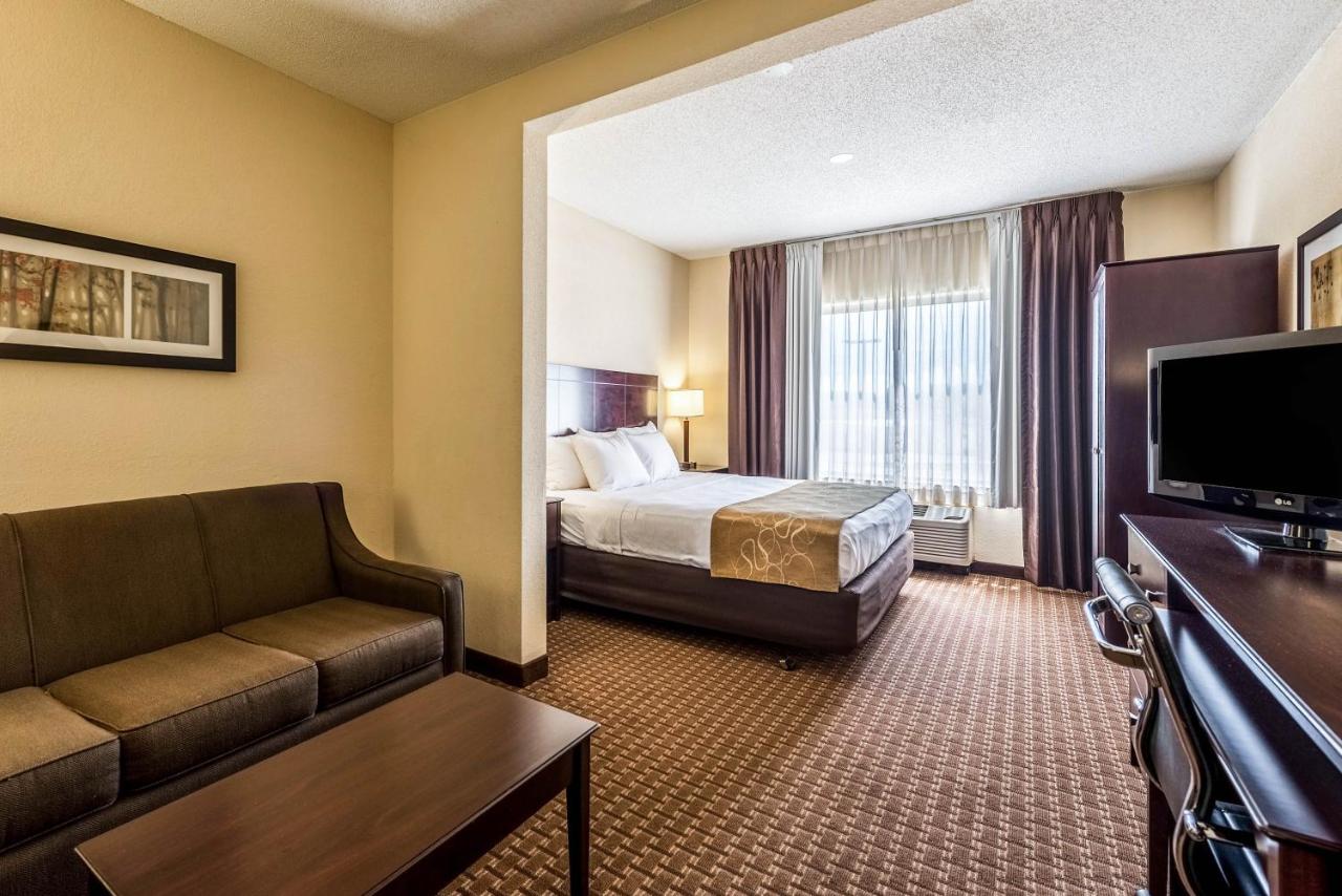 King Suite at SureStay by Best Western Marion