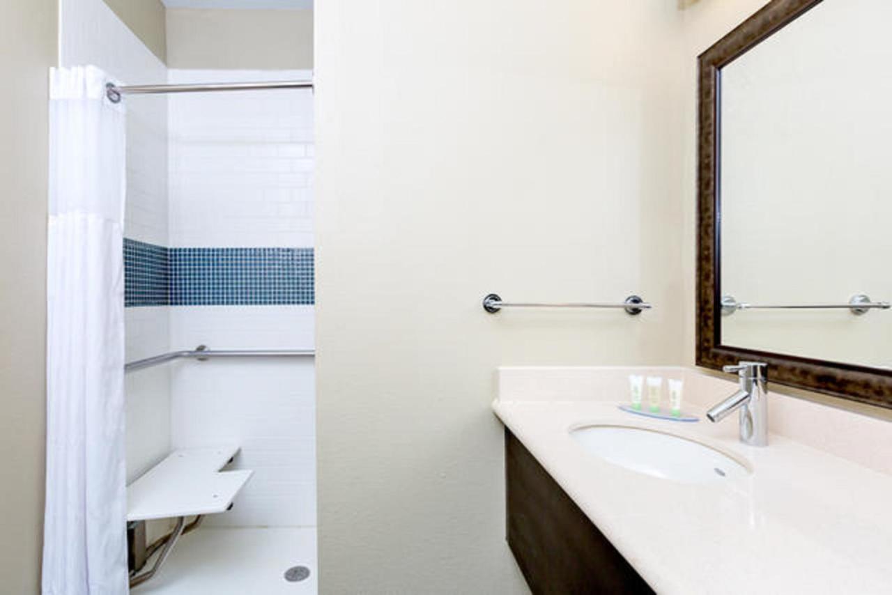 One-Bedroom Queen Room with Roll-In Shower - Non-Smoking at Staybridge Suites College Station, an IHG Hotel
