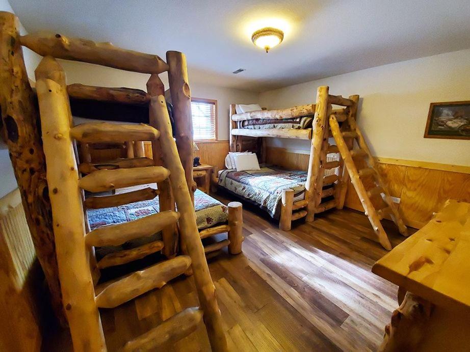 Three-Bedroom Cabin at Grizzly Jack's Grand Bear Resort