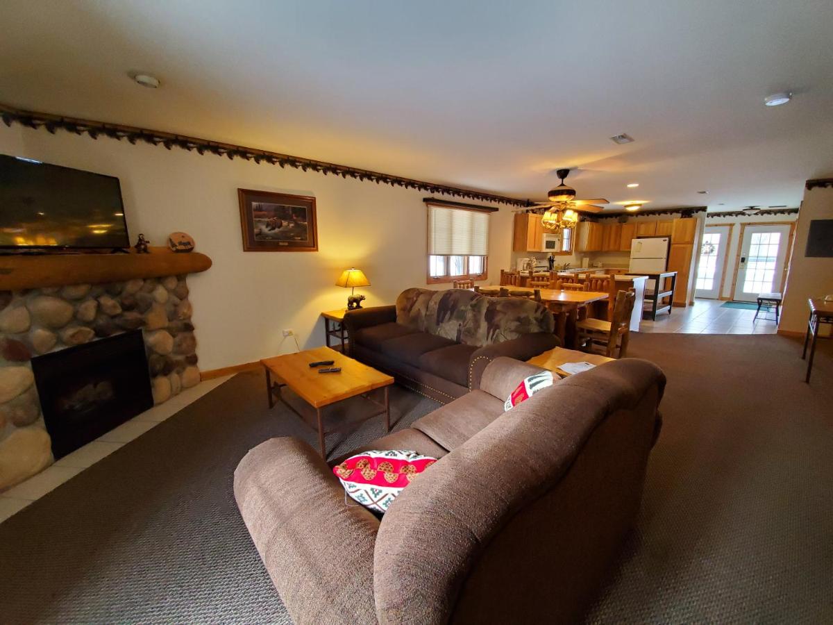 Two-Bedroom Villa at Grizzly Jack's Grand Bear Resort