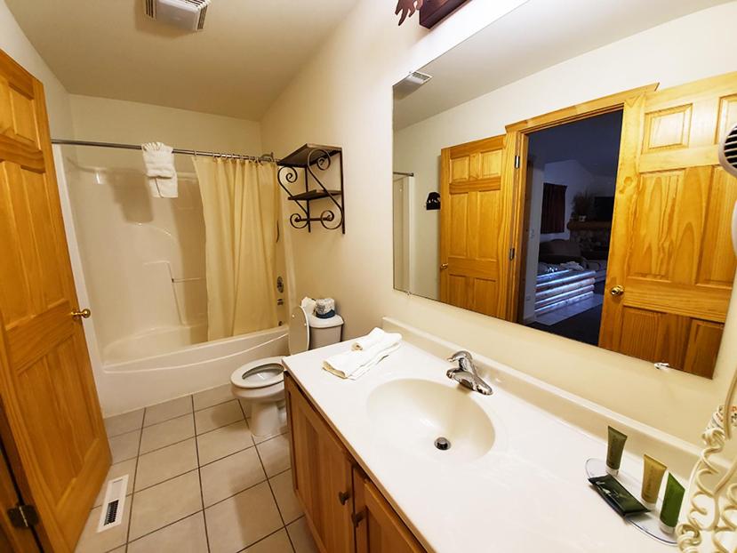 Two-Bedroom Villa at Grizzly Jack's Grand Bear Resort
