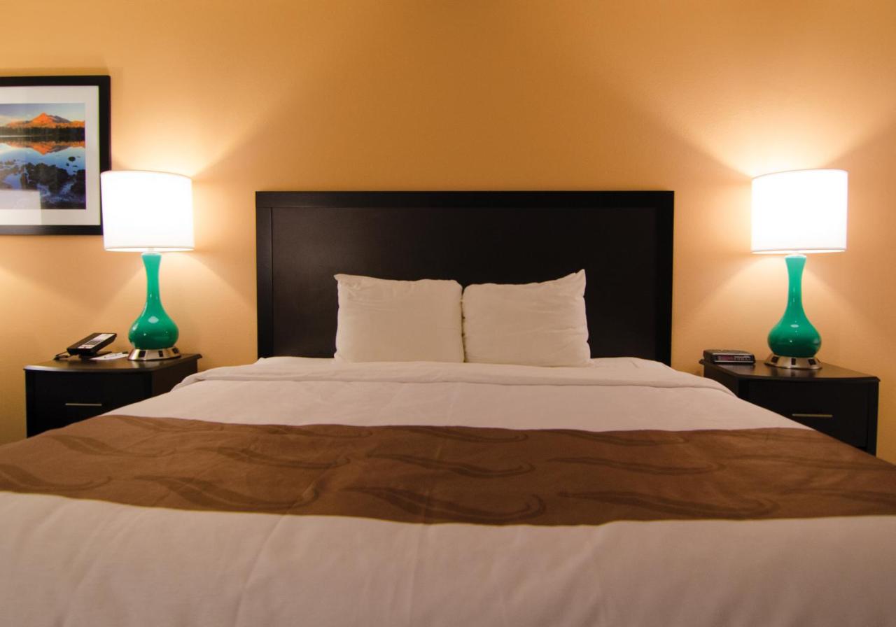 Deluxe King Suite at Cottage Grove Inn