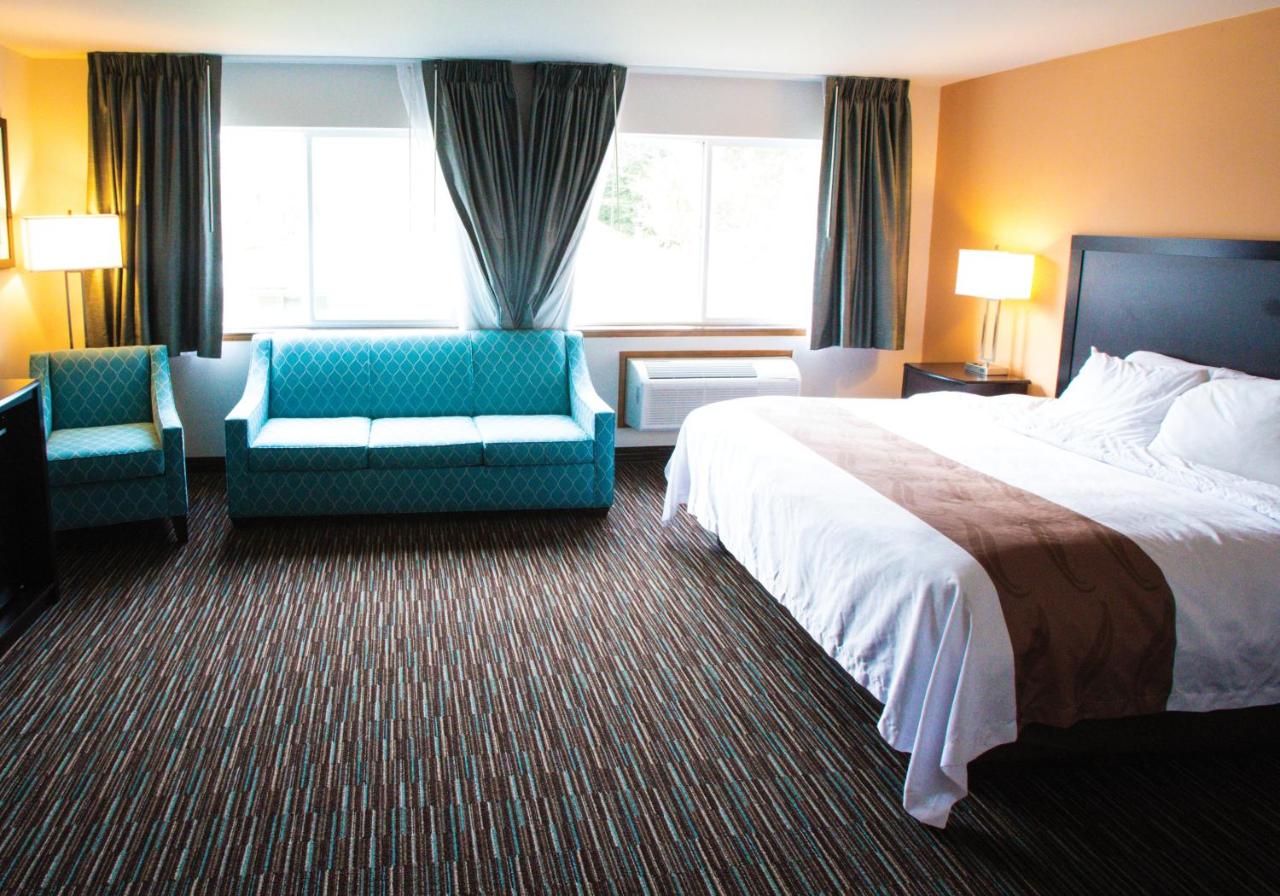 King Suite at Cottage Grove Inn