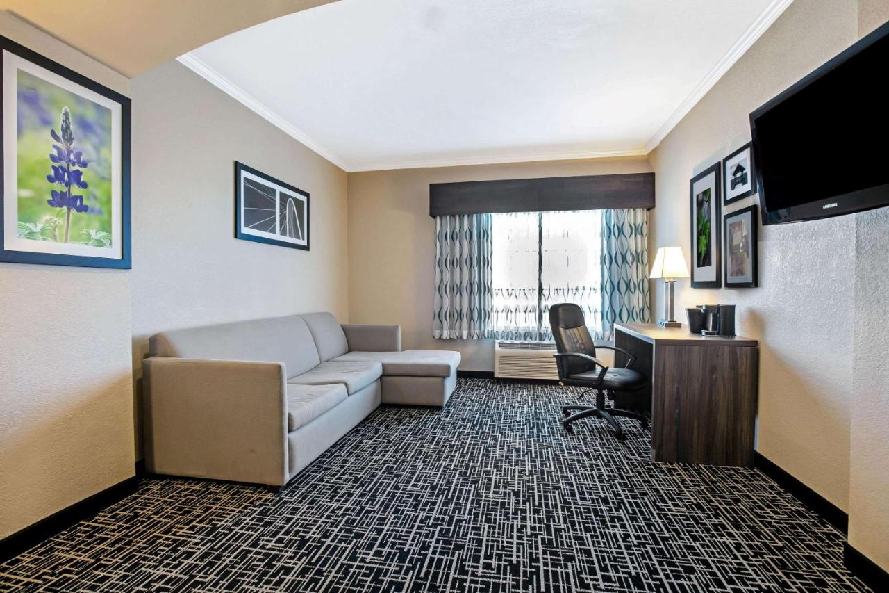 Deluxe King Suite - Non-Smoking at La Quinta Inn & Suites by Wyndham Garland Harbor Point