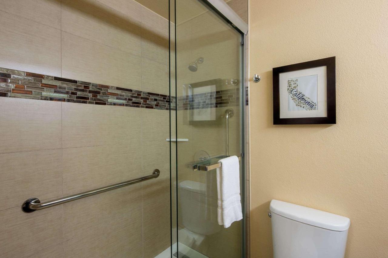 Deluxe King Room at La Quinta Inn by Wyndham Berkeley