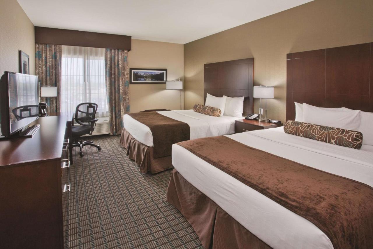 Deluxe Double Room with Two Double Beds at La Quinta Inn & Suites by Wyndham Bellingham